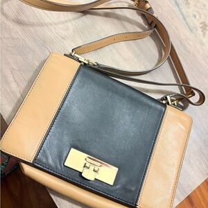 Elegant Black and Tan Leather Shoulder Bag Micheal Kors